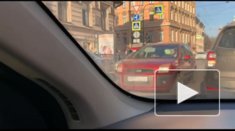 В Петербурге таксист пытался скрыться от сотрудников ДПС и попал в аварию