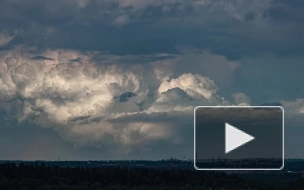 Петербуржец заснял облака, закручивающиеся в "торнадо"
