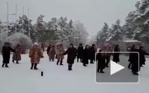 В Сети популярность получило видео с танцами якутянок в -45 градусов
