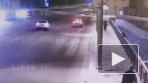 Появилось видео, как с Литейного моста упала женщина