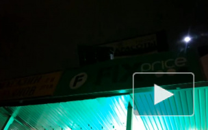 На Белы Куна упавший баннер разбил стекло BMW