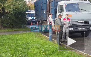 Во Фрунзенском районе бабушка погибла под колесами мусоровоза