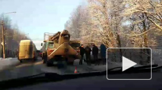 В Репино пробка из-за ДТП с техникой дорожных рабочих