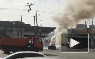 На проспекте Вернадского в Москве сгорел бульдозер