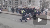 Видео с пр.Ветеранов, где иномарка сбила двух пешеходов, опубликовали в сети