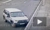 Появилось видео, как водитель LADA врезался в ограждение Большеохтинского моста