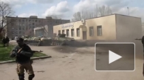 В Славянске танкистский дрифт сняли на видео, в Краматорске танки под российскими флагами