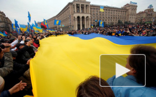Протестующие в Киеве не покинули Майдан Незалежности и строят баррикады