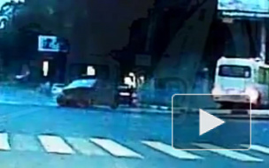 Страшное видео из Самары: легковушка протаранила маршрутку с пассажирами