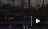 Видео: на проспекте Сизова нетрезвые хулиганы повредили две машины