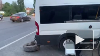В Волгограде микроавтобус въехал в линию электропередач