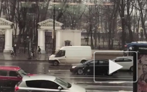 В Петербурге снег убирали более 500 спецмашин