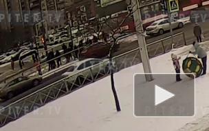 Появилось видео того, как автомобиль в Петербурге въехал в пешеходов