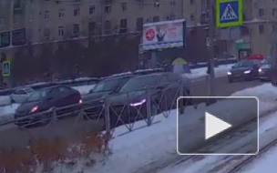 Машина сбила пешехода-нарушителя на пересечения Московского и Фрунзе - видео