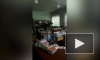 Видео: лось через окно забрался в библиотеку казахстанского колледжа 
