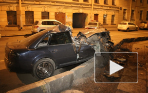 В результате страшного ДТП "Газель" утонула в Фонтанке, ее пришлось вытаскивать автокраном