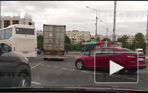 Утреннее ДТП у площади Победы спровоцировало пробку