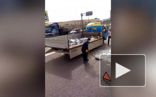 "Стеклянное" ДТП парализовало движение на Софийской улице