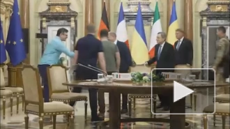Кулеба появился на встрече Зеленского с европейскими лидерами с костылем