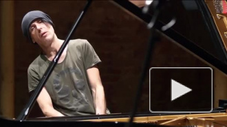 Умер страдавший редкой неизлечимой болезнью пианист Эцио Боссо