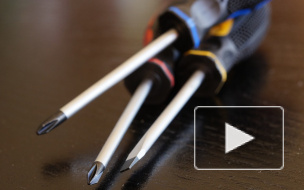 Нервный водитель напал на охранника магазина с отверткой