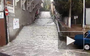 Появилось видео небольшого потопа в Алупке: туристы в шоке