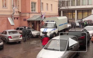 В Петербурге бомж напал с ножом на менеджера, чтобы отобрать учебник по математике