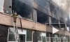 В Гатчине загорелось здание мебельной фабрики