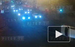 Черный "Субару" перевернул иномарку на Английском проспекте и съехал в Мойку