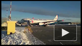 Самолет "Уральских авиалиний" после взлета сразу же совершил экстренную посадку