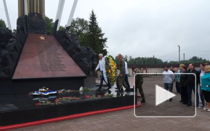 Сотрудники "СТАФ-АЛЬЯНС" возложили цветы к памятникам воинам в Псковской области