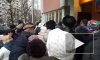 В МО "Правобержный" выстроилась огромная очередь за билетами на елку 