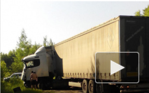 Водитель фуры протаранил автобус полный пассажиров в Нижегородской области