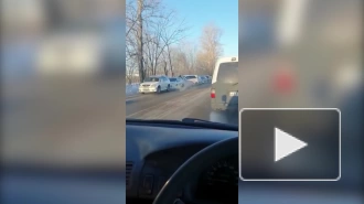 В российском городе 11 машин столкнулись и попали на видео