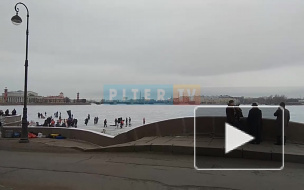Видео: на льду Невы собралась съемочная группа фильма "Серебряные коньки"