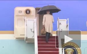 Байден споткнулся при посадке в самолет