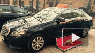 Бизнесмен забыл в петербургском такси золотой автомат Калашникова и исчез 