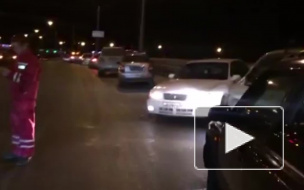 Видео из Новосибирска: трассу из-за гололедицы не поделили 13 авто