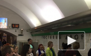 На "зеленой ветке" метро поезда ходили с серьезной задержкой