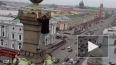 Руфер чуть не сорвался с крыши Елисеевского магазина