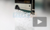 Автобус застрял в снегу на улице Демьяна Бедного