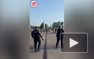 Петербургские полицейские сыграли в футбол с фанатами