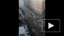 Пожар на Кавалергардской 20: жильцам помогают спуститься пожарные