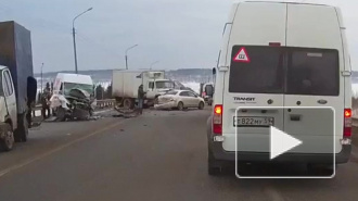 Жуткое видео из Перми: трассу не поделили пять авто