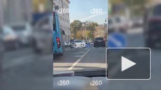 Автомобиль сотрудников ДПС столкнулся с Mercedes в Москве