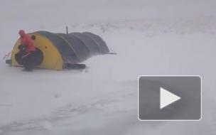 Сотрудники МЧС спасают группу туристов, попавших в метель на Байкале