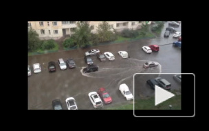 Москвичи выкладывают видео грандиозного потопа в столице