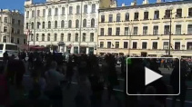 На первомайском шествии в Петербурге задержали более 65 человек