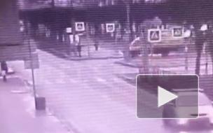 На перекрестке Новочеркасского и Рижской "Газель" запуталась в столбах