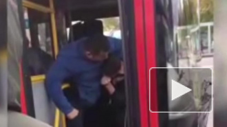 Видео из Казани: Водитель автобуса избил пассажира за неоплаченный проезд